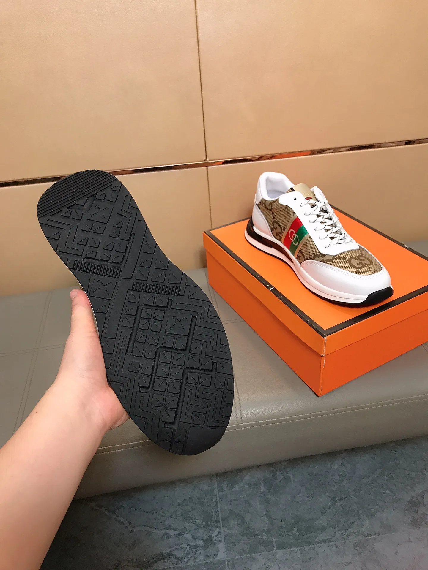 Factory price 400 👟👟💥[GUCCI] Gucci men’s casual shoes are absolutely popular 🔥The ultimate matching item for trendy men! Irresistible charm of super texture, the main recommendation, the upper is made of high-quality cowhide + brand printed fabric, sheepskin lining + feet, wear-resistant rubber sole, noble and elegant! Extremely comfortable🎁🎁You can be as handsome as you want💪 Size: 38-44!